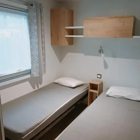 Bungalow confortable à Saint-Brevin-les-Pins avec piscine, 40 m² Hébergement de vacances Saint-Brévin-les-Pins