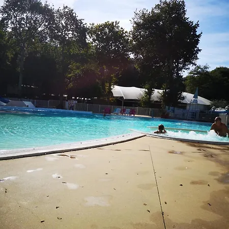 Bungalow confortable à Saint-Brevin-les-Pins avec piscine, 40 m² Hébergement de vacances 3*